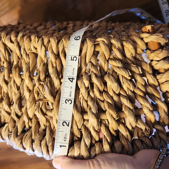 Willow Branch Wiven Basket - Picture 7 of 7